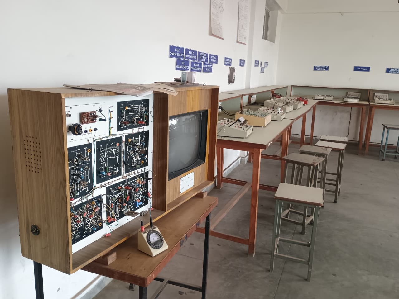 Circuit Electronics Lab